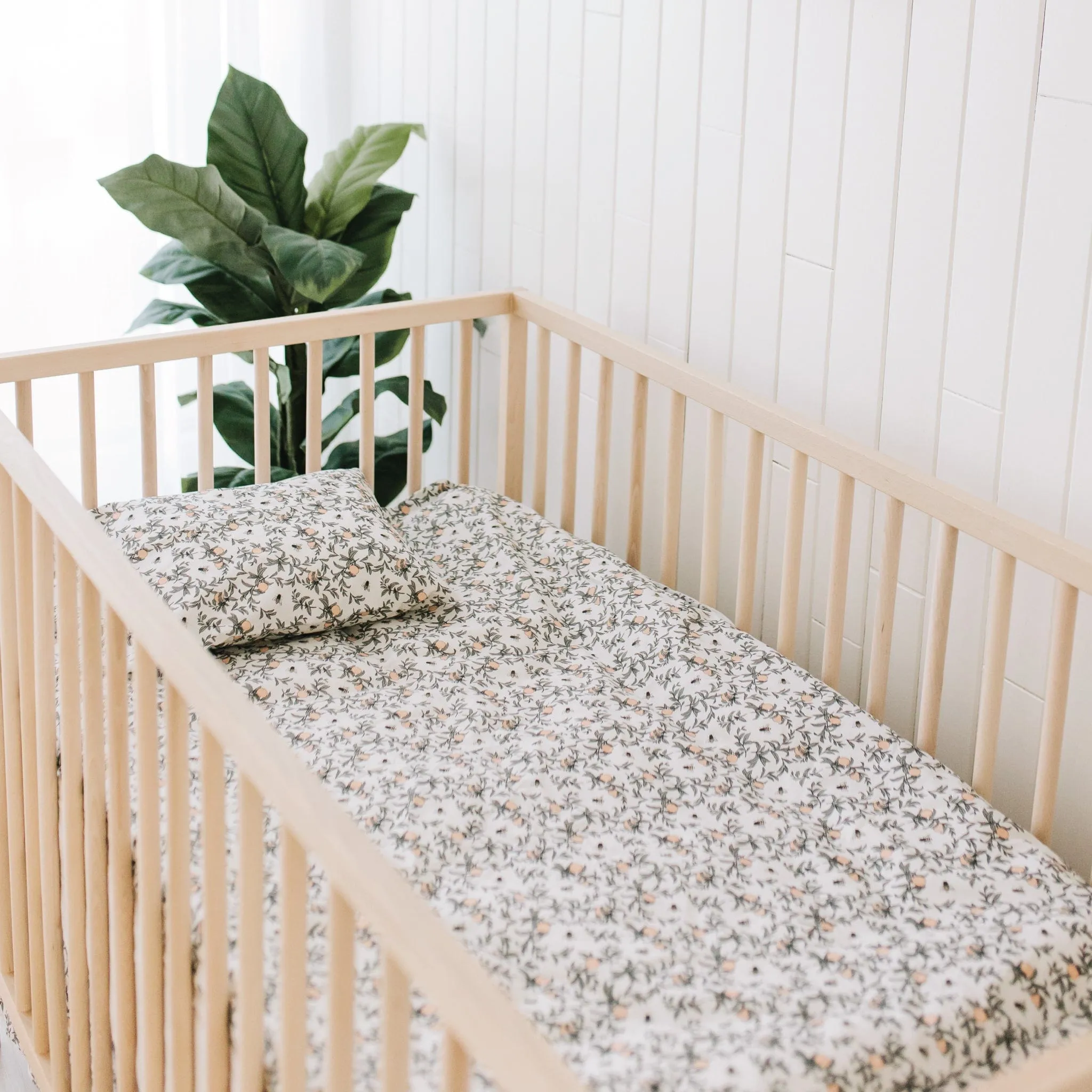 4 pieces crib set - Honeybees by Solange Pilote