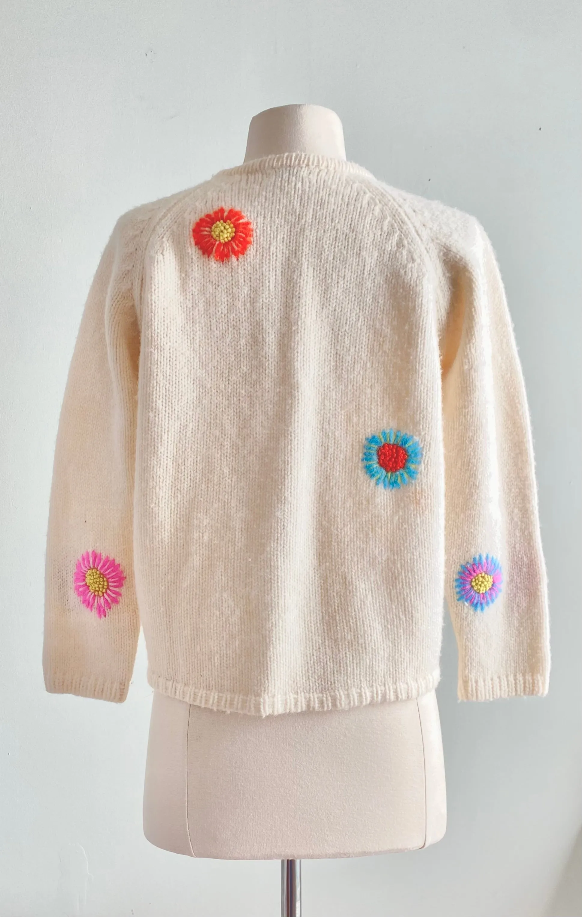 Bold 1960s Floral Embroidered Wool Knit Cardigan / Small