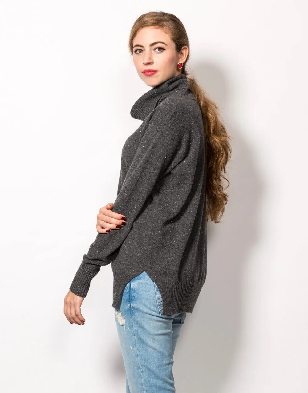 Relaxed Turtleneck Sweater in Shale