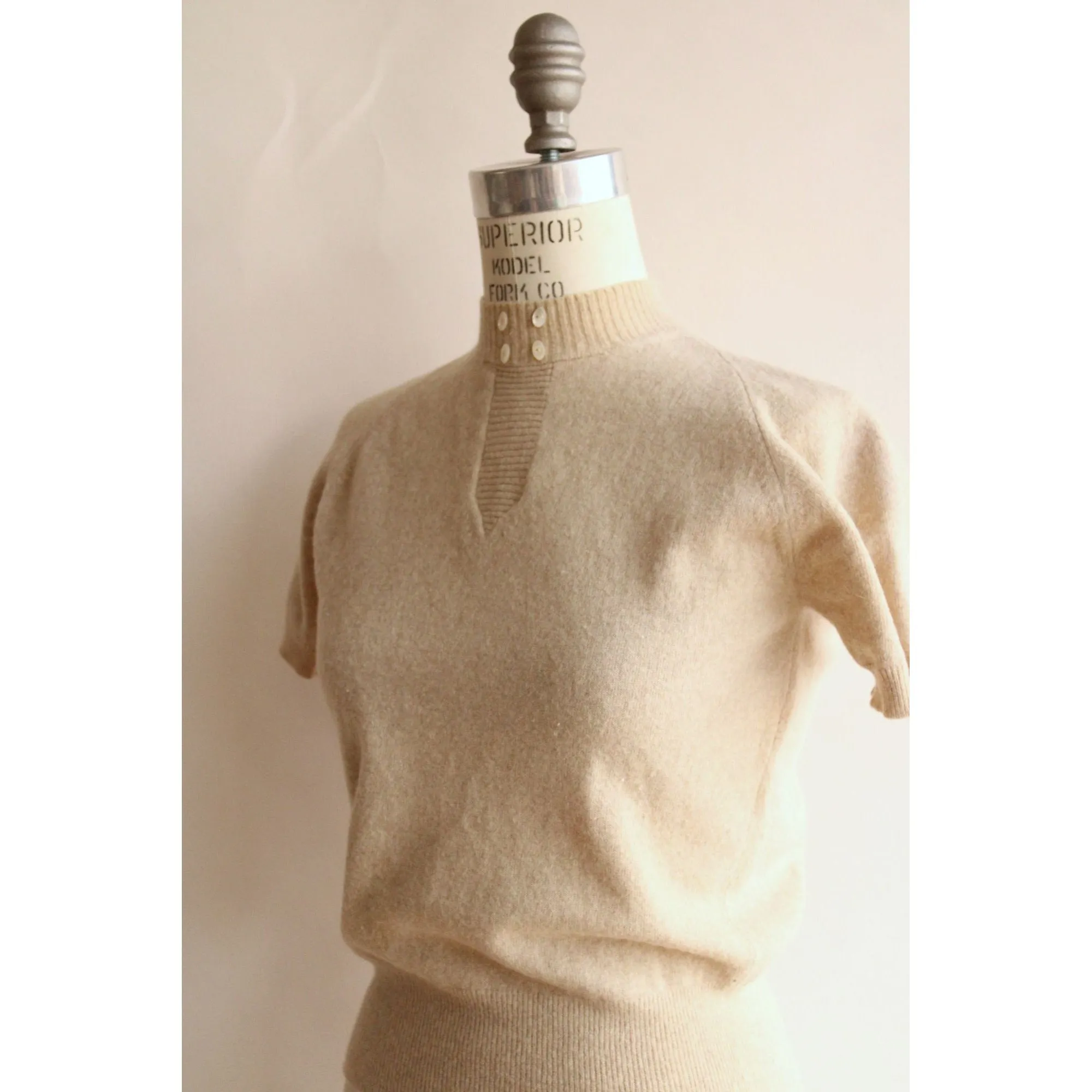 Vintage 1950s Wunda Lam Beige Wool Cashmere Sweater