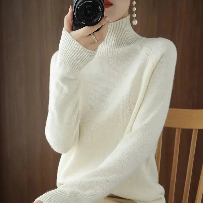 Women's Sweater. Pullover Slim Solid.